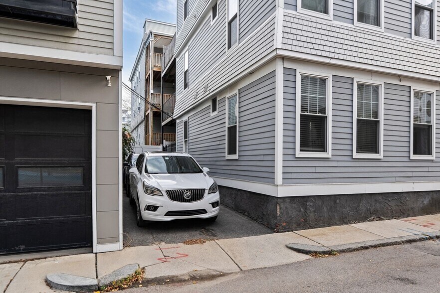 Building Photo - 180 Gold St