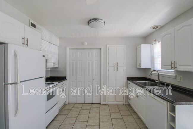 Building Photo - 1423 Ashley River Rd