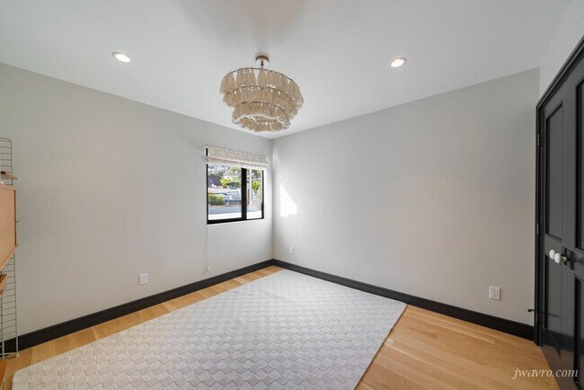 Building Photo - 215 Douglass St