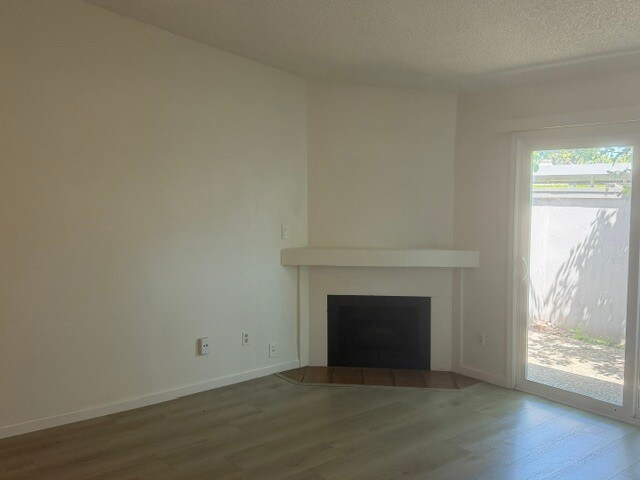 Building Photo - Modesto 1 Bedroom 1 Bathroom Condo
