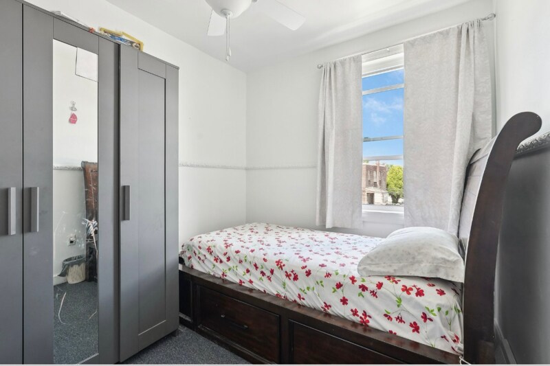 Building Photo - 1131 Fanshawe St