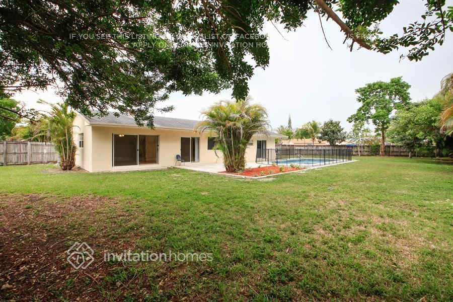 Building Photo - 17420 SW 109th Ave