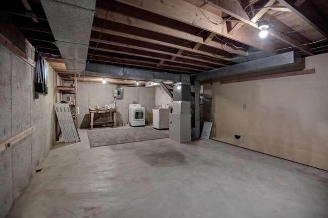 Building Photo - Prime North Spokane Location Near Providence Hospital