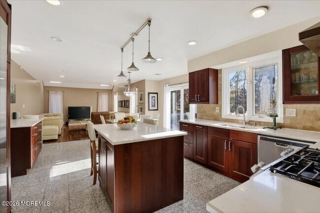 Building Photo - 57 Jamestown Dr