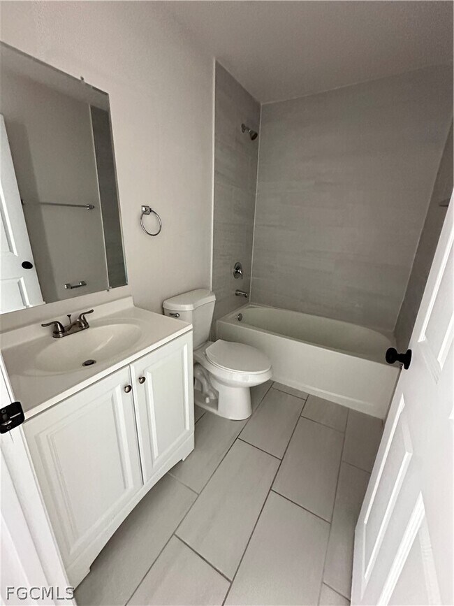 Building Photo - 604 SE 8th Terrace