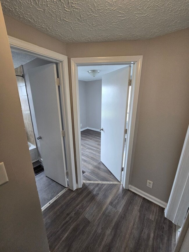 Building Photo - 2 BEDROOM SINGLE FAMILY