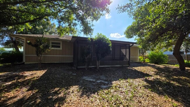 Building Photo - 207 SW Statler Ave