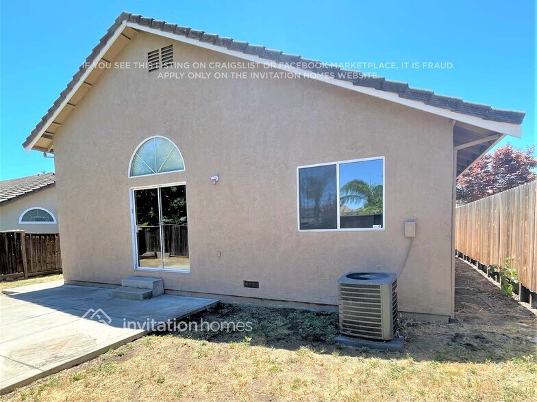 Building Photo - 1812 Johnson Dr