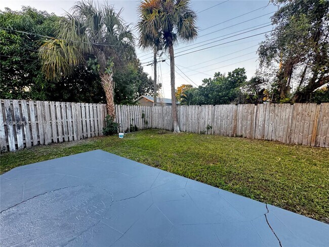 Building Photo - 6137 Dewey St