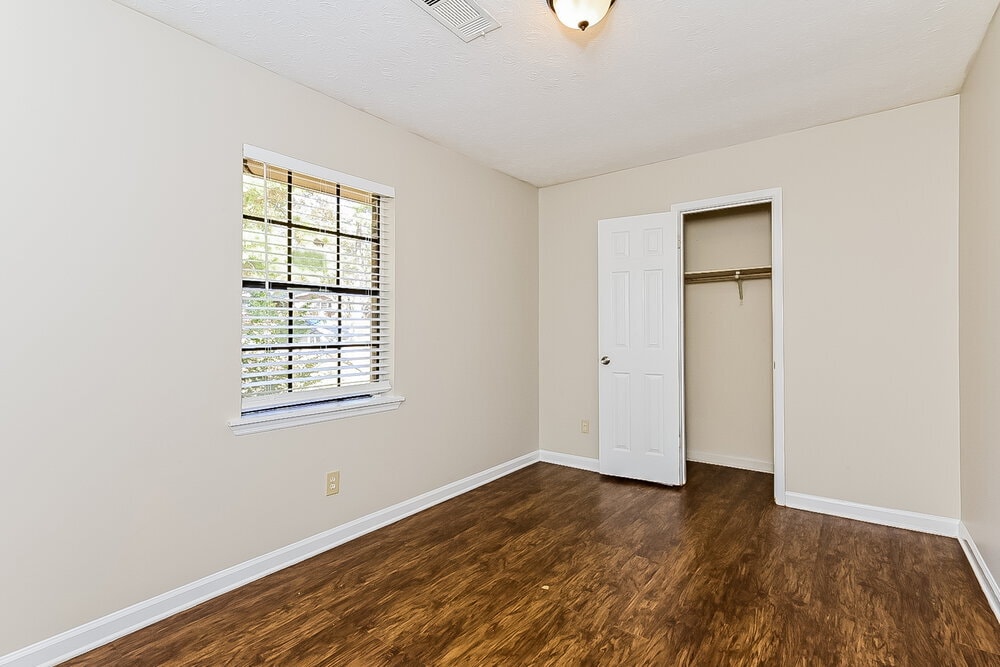 Building Photo - 107 Fairview Pl