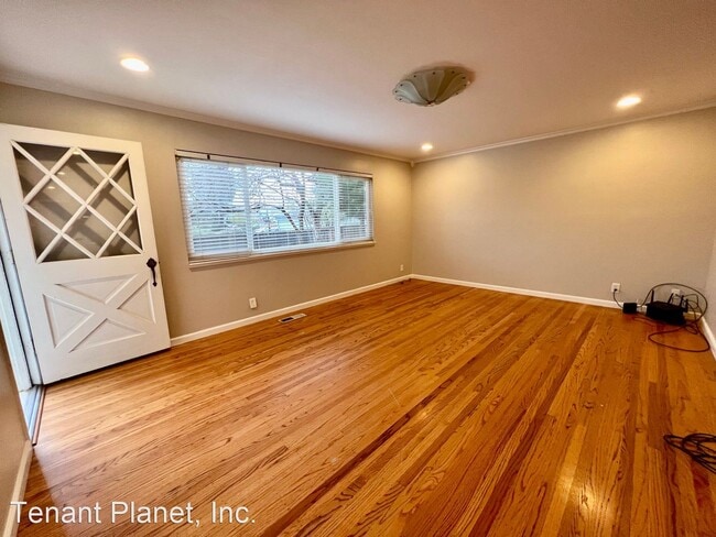 Building Photo - 3 br, 2 bath House - 1550 Magpie Ln