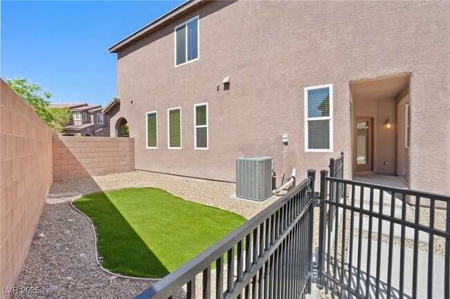 Building Photo - 9304 Golden Lad Ave