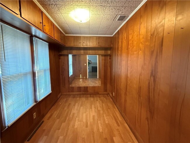 Building Photo - 254 Tuttle Ave