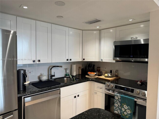 Building Photo - 770 Claughton Island Dr