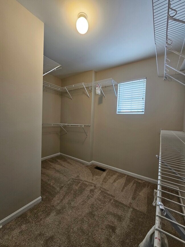 Building Photo - 420 Merry Oaks Rd