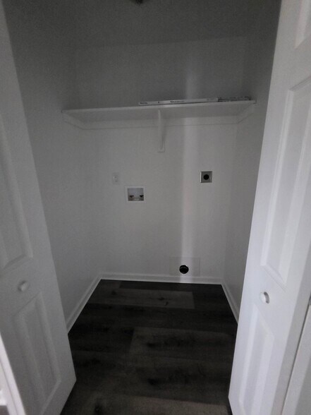 Building Photo - 639 Plater St