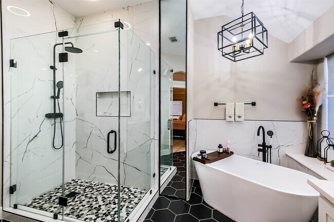 Building Photo - 10010 Forest Spring Ln