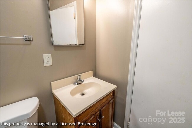 Building Photo - 117 Brentwood Dr