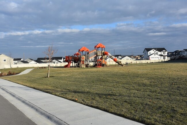 Building Photo - 145 S Iceberg Lake Ave