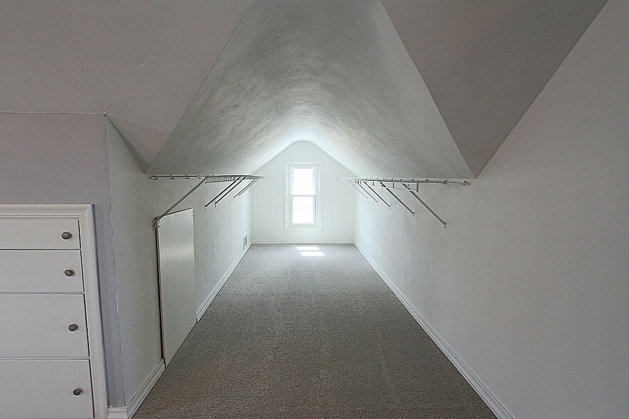 Upper Master Suite Sprawling Closet - 1808 34th St