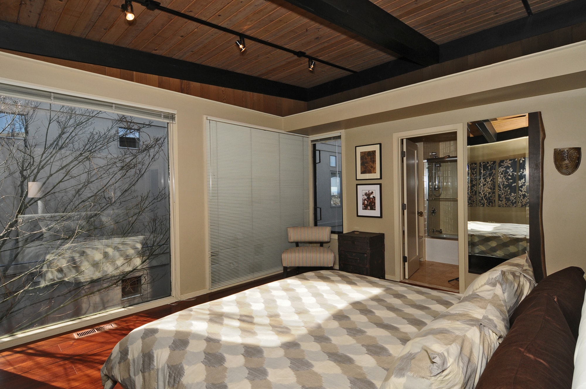 Building Photo - 1966 Harvard Ave E