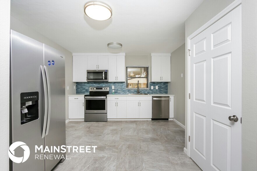 Building Photo - 816 65th Ave W