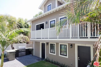 Building Photo - 1238 W 30th St