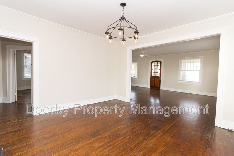 Building Photo - 2112 Duncan Ave