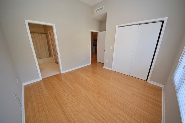 Building Photo - 1 bed, 1 bath condo in Cooper Young