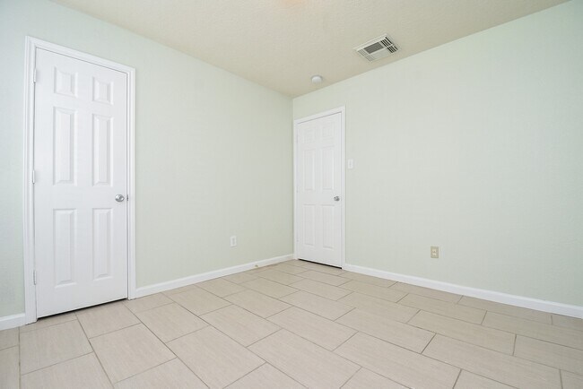 Building Photo - 29323 Hickory Terrace Dr