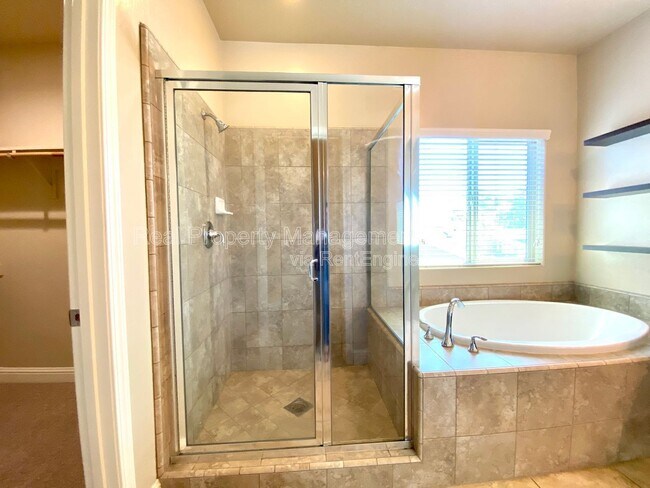 Building Photo - 6162 E Farrin Ave