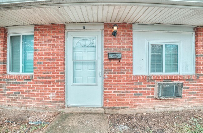 Building Photo - 2735 Joyce Ave