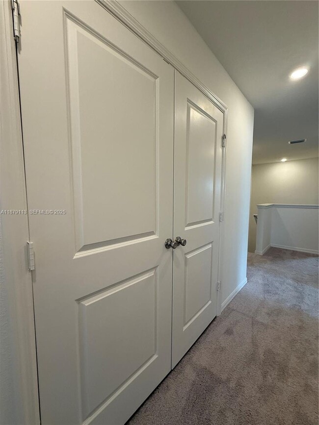 Building Photo - 410 Sequoia Dr