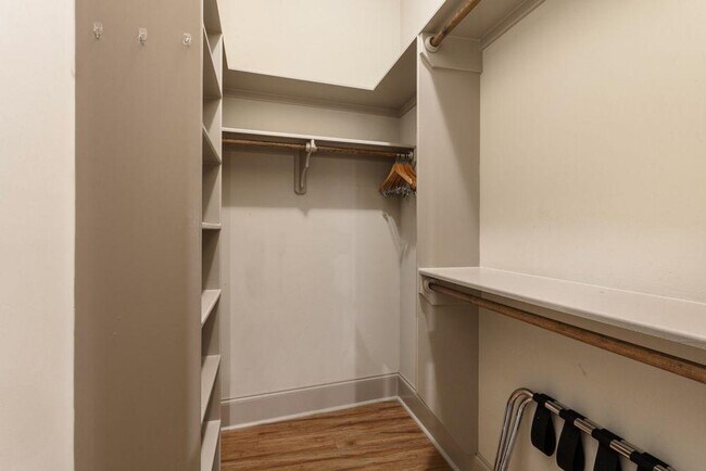 Building Photo - 30 Baronne St