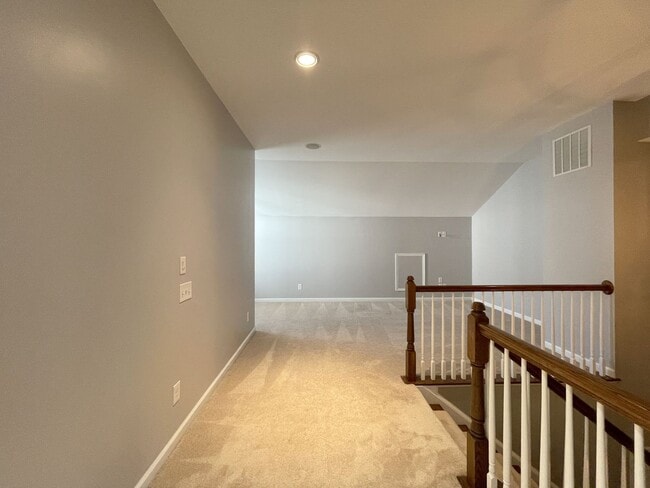 Building Photo - Spectacular 4 Bed 3.5 Bath Townhouse In Br...