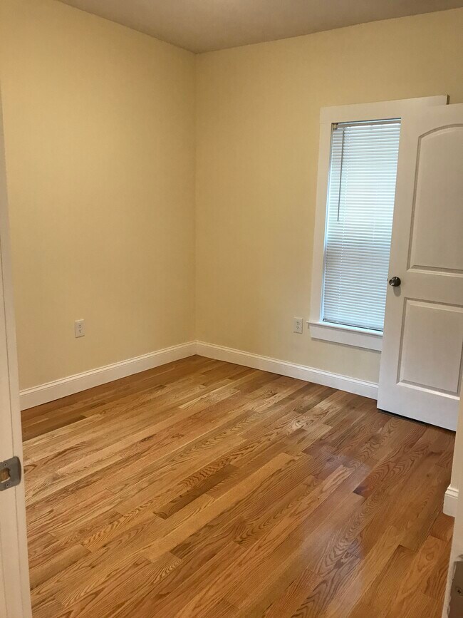 Building Photo - 18 Rockdale Ave