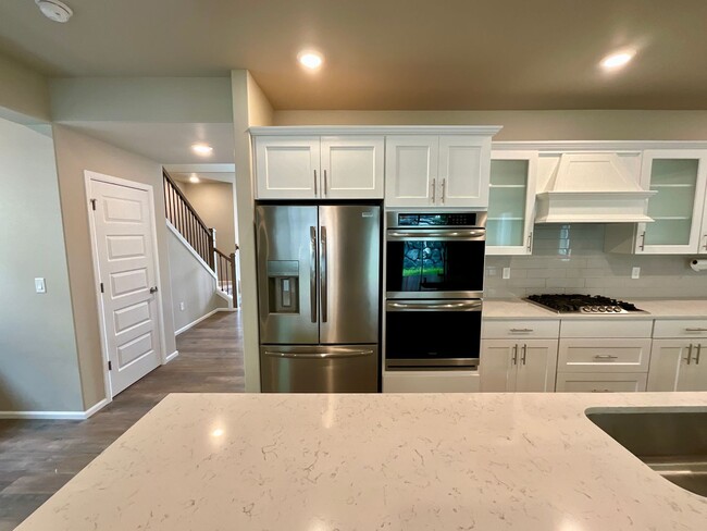 Building Photo - Beautiful and Modern 4-Bedroom Home with S...