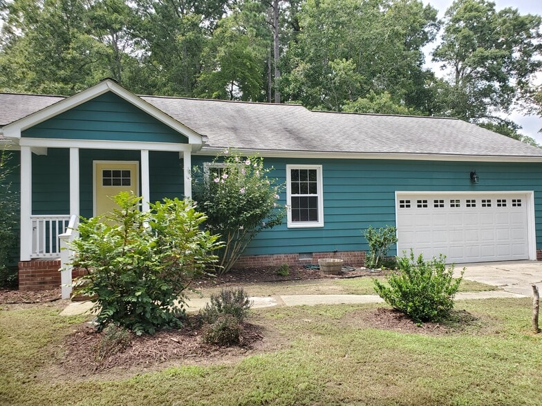 Building Photo - 141 The Maine