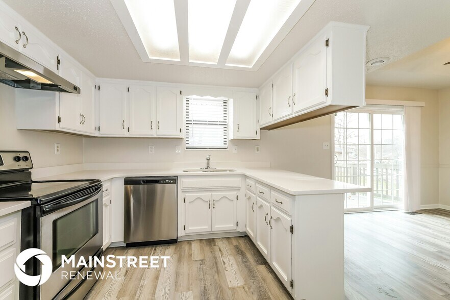 Building Photo - 10439 N Cherry Dr