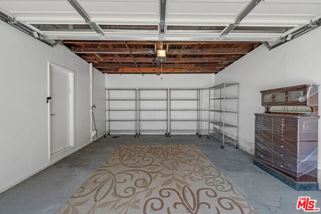 Building Photo - 621 N Bedford Dr