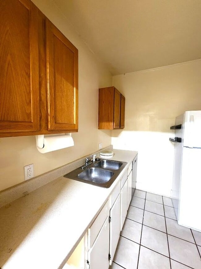 Building Photo - 2 Bed 1 Bath Plus Bonus Room in YOUNGS ENG...