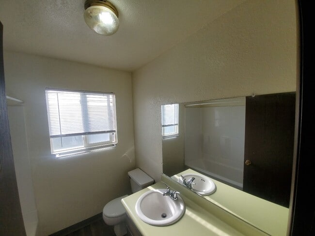 Building Photo - 431 S 16th St