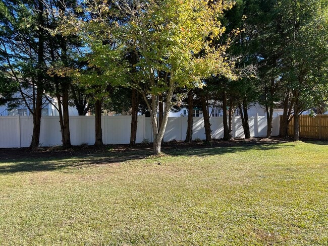 Building Photo - 3706 Martha Ln N