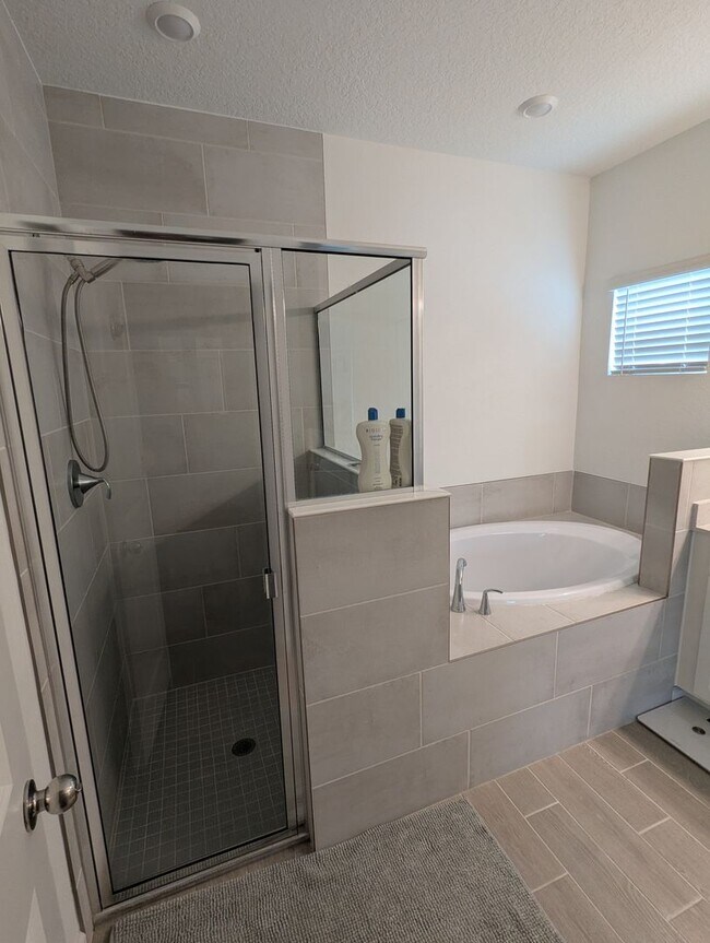 Building Photo - Beautiful newer-construction 4-bedroom, 3-bath home located in Trailhead Landing