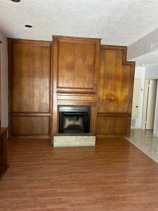 Building Photo - 108 Martingale