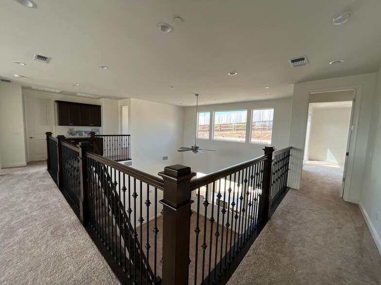 Building Photo - 499 Russell Way