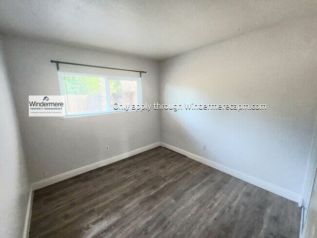 Building Photo - Cozy Halfplex in Carmichael- Available Now.