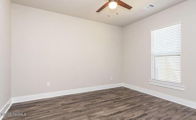 Building Photo - 606 Guillot Rd
