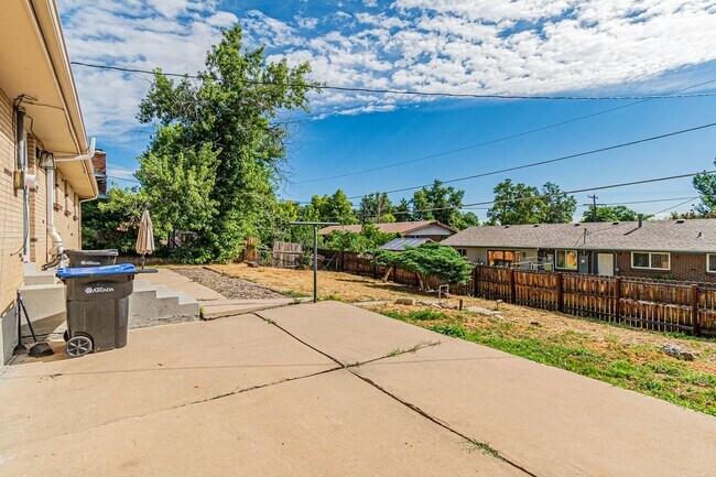 Building Photo - Charming 3BD, 2BA Arvada Home with 2-Car Garage and Yard
