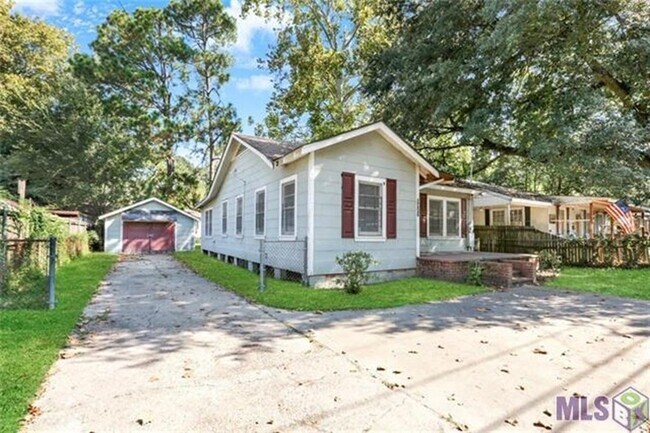 Building Photo - 5921 Byron Ave